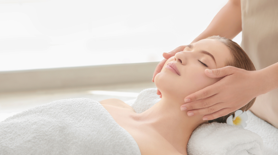 Ataşehir Otele Gelen Bayan Serbest Çalışan Masöz (